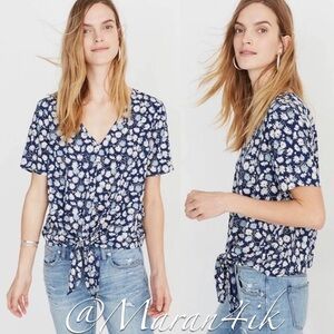 Madewell Novel Tie-Front Top in
French Floral Shirt size S